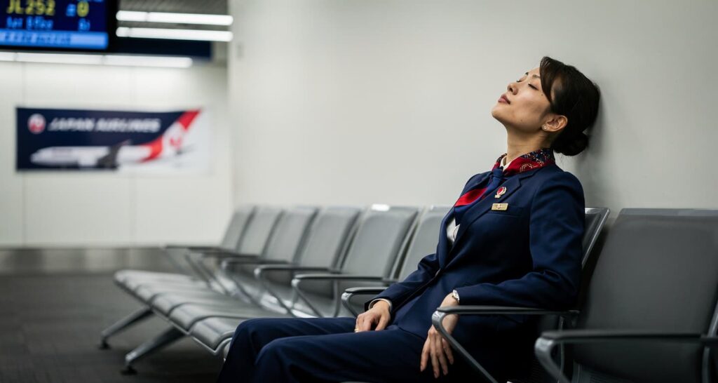 A JAL cabin attendant drank at her hotel, failed two breath tests, said nothing, and boarded anyway. Flight JL252 delayed 42 minutes. 186 passengers had no idea why.