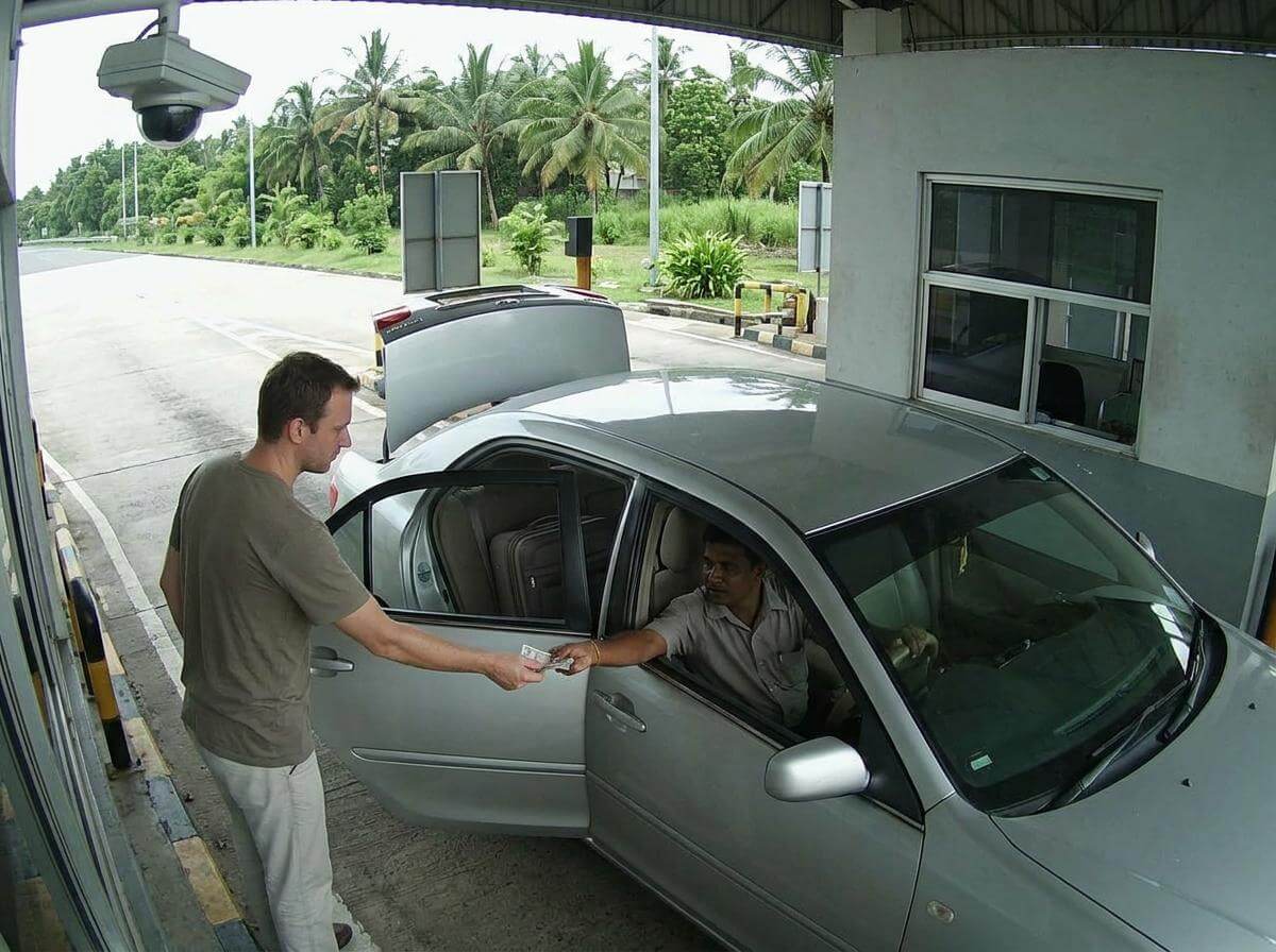 European traveler paying the E03 toll in cash on a Colombo airport transfer (ATC Intel)